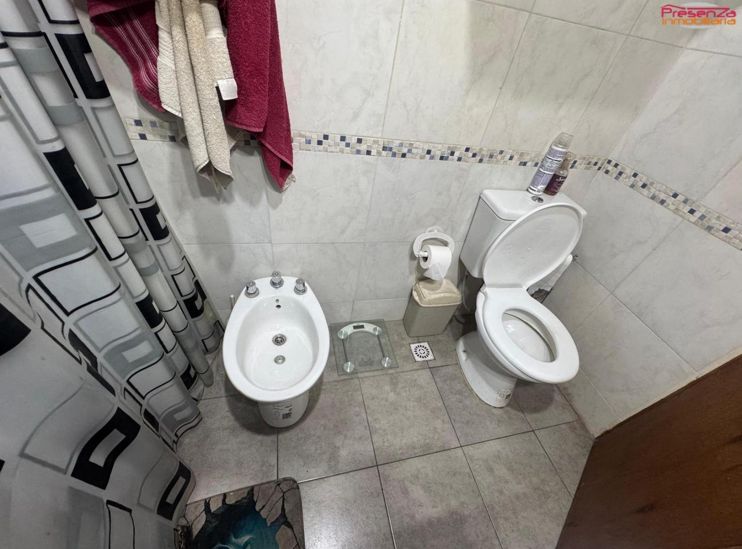 Foto de CHALET PH AL FRENTE EN VENTA EN MAR DEL TUYU CON COCHERA CUBIERTA, imagen 5
