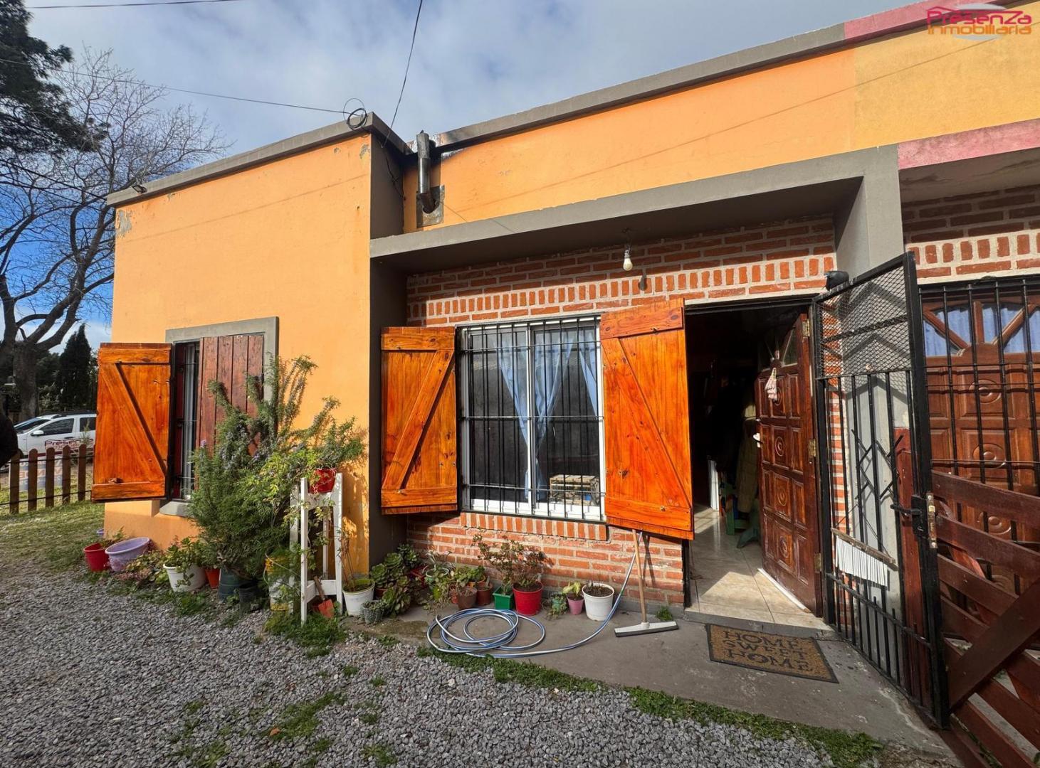 Foto de CHALET PH AL FRENTE EN VENTA EN MAR DEL TUYU CON COCHERA CUBIERTA, imagen 1