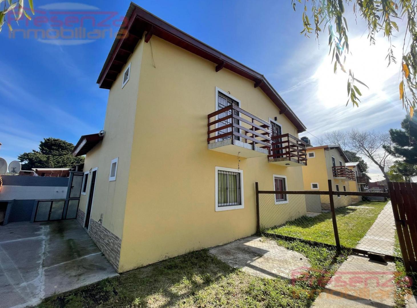 Foto de DUPLEX CON DORMITORIO Y BAÑO EN P.B., imagen 1