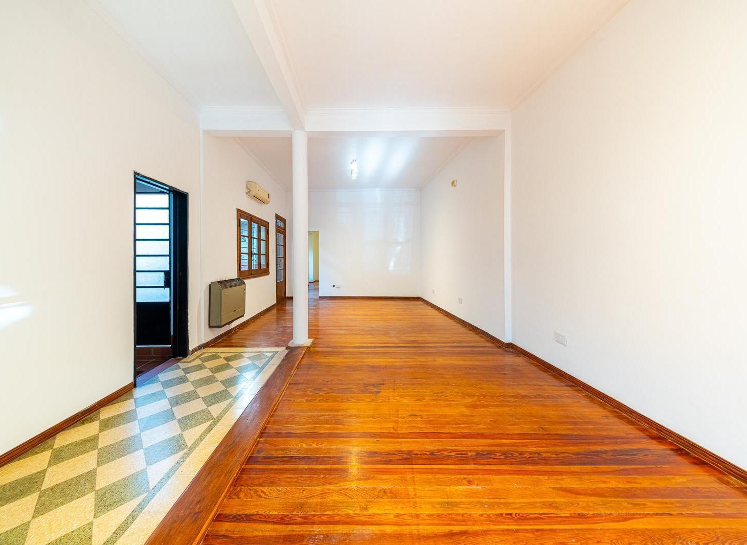 Foto de Casa de 3 dormitorios con cochera, patio y terraza, imagen 4