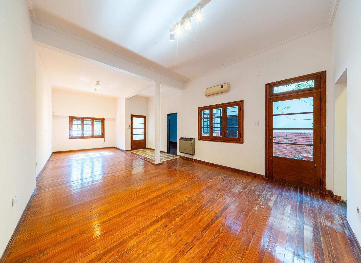 Foto de Casa de 3 dormitorios con cochera, patio y terraza, imagen 1