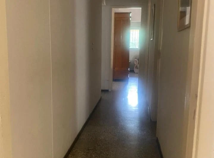 Amplia Casa en Venta con Quincho, Hermoso Patio 3