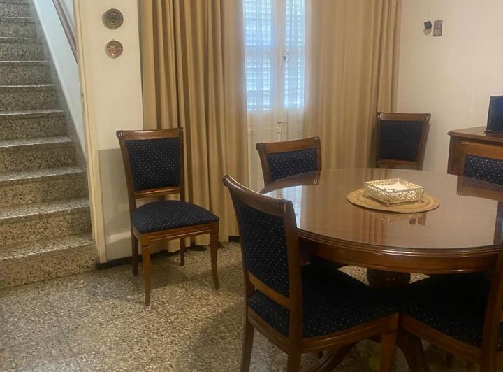 Amplia Casa en Venta con Quincho, Hermoso Patio 4