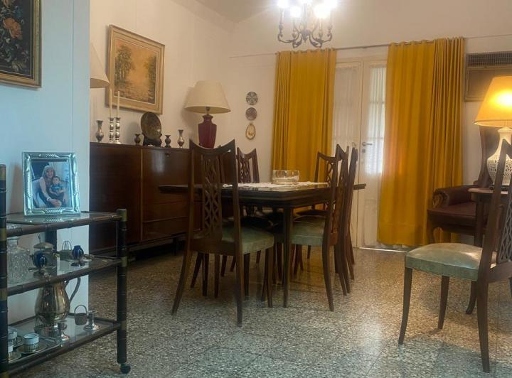 Amplia Casa en Venta con Quincho, Hermoso Patio 5