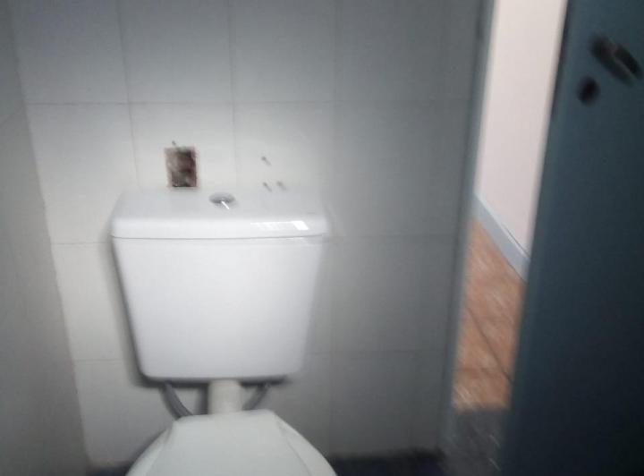 DUEÑO ALQUILA SALÓN COMERCIAL 4
