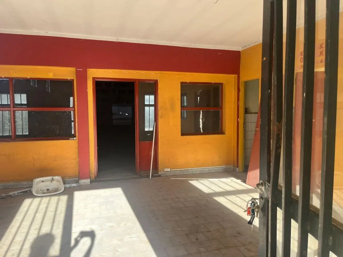 ALQUILO OFICINA Y GALPONES .GATICA 518 NEUQUEN 4