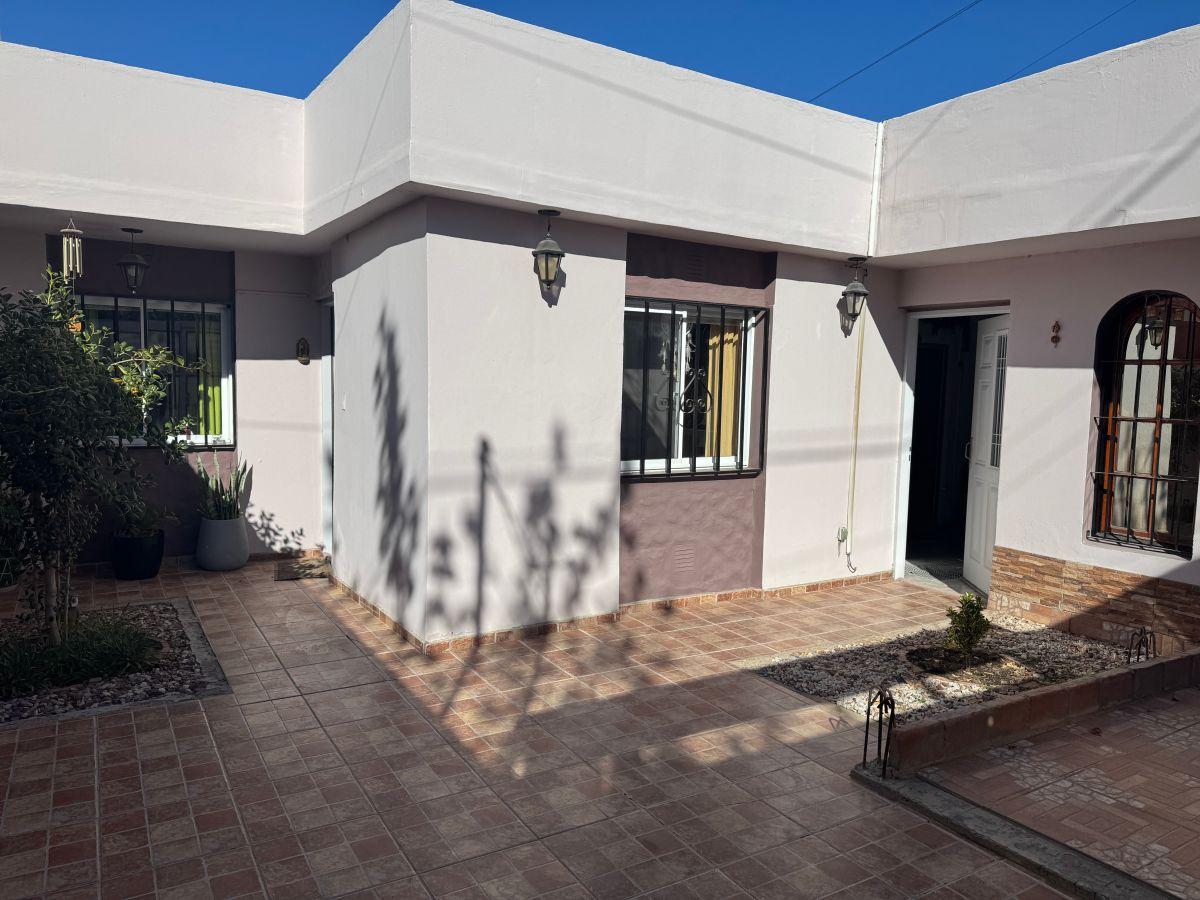 Foto de VENDO casa de tres dormitorios en Neuquén Capital., imagen 3