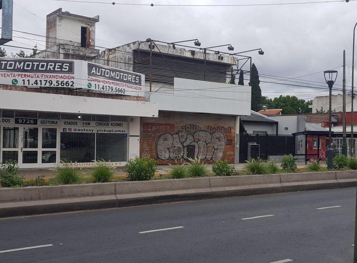 Gran local depósito 700 m2 Av. Hipólito Yrigoyen 3