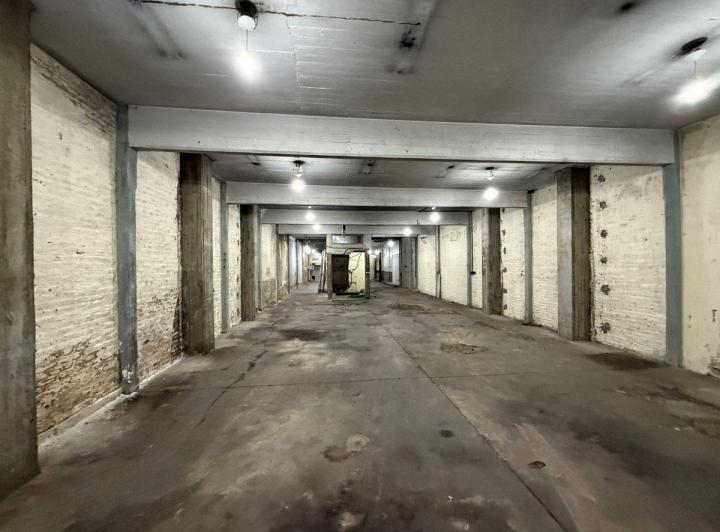 Gran local depósito 700 m2 Av. Hipólito Yrigoyen 2
