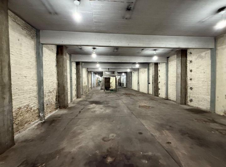 Gran local depósito 700 m2 Av. Hipólito Yrigoyen 5