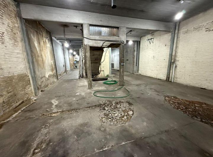 Gran local depósito 700 m2 Av. Hipólito Yrigoyen 4
