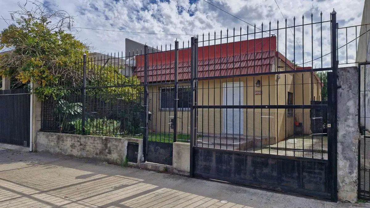 casa en alquiler 3 ambientes con parque en Lanus O 5
