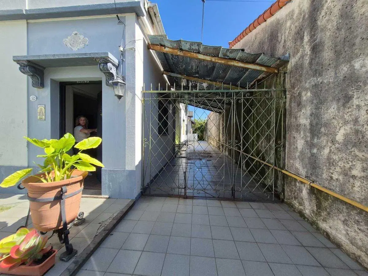 VENTA CASA EN BLOCK L. DE ZAMORA. APTA 2 FAMILIAS 2