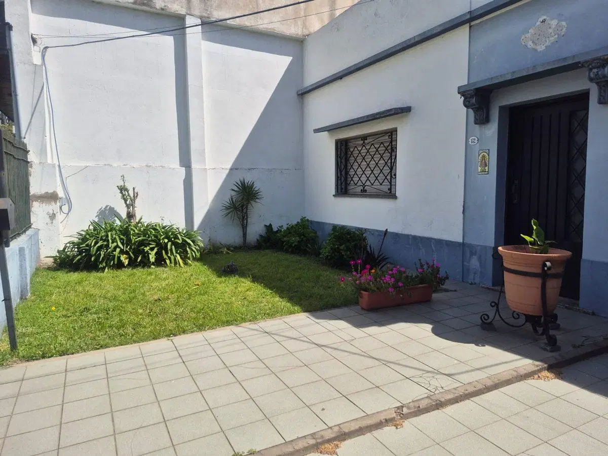VENTA CASA EN BLOCK L. DE ZAMORA. APTA 2 FAMILIAS 5