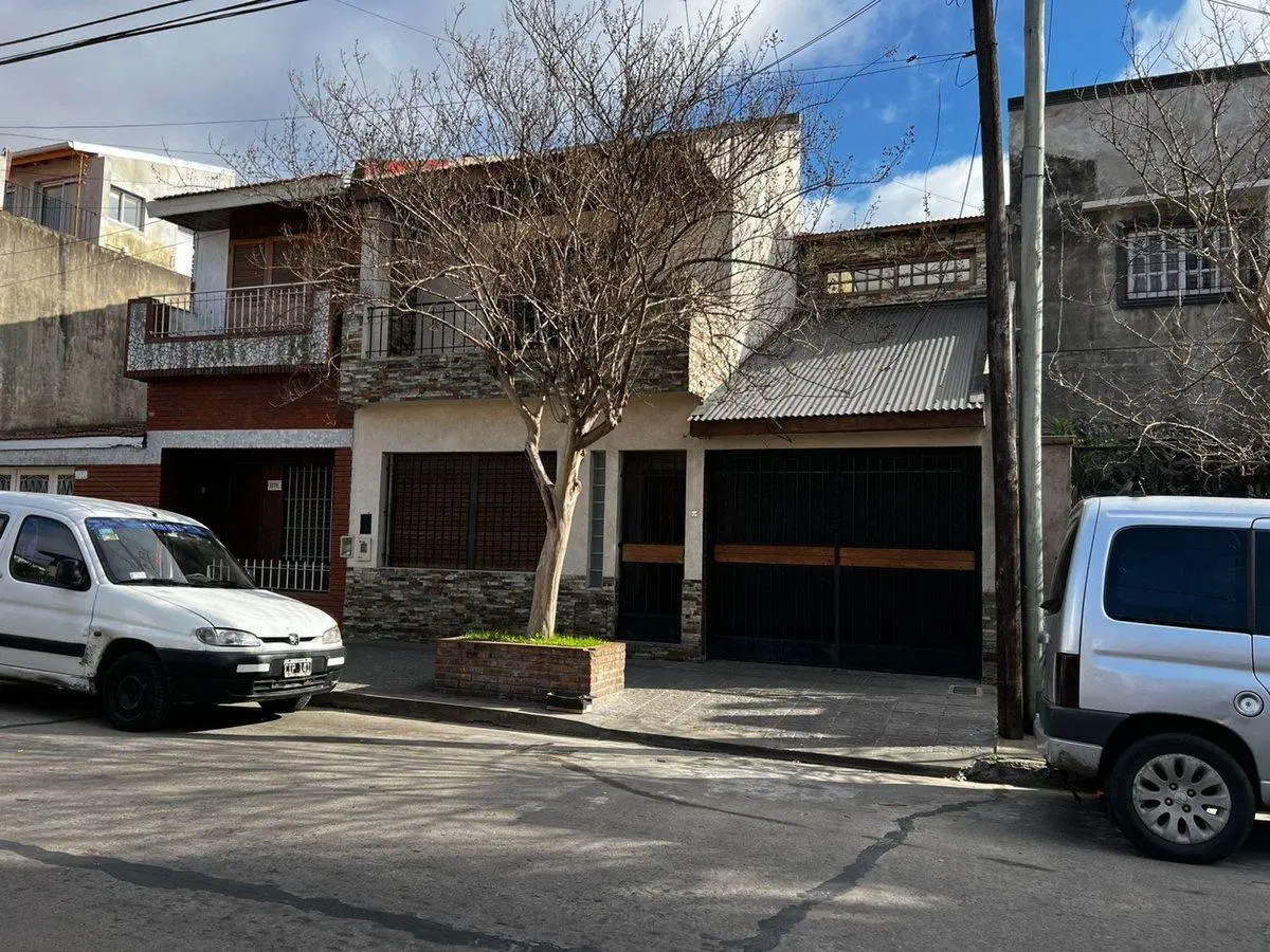 CASA APTA CREDITO CON PATIO, TERRAZA Y COCHERA 4
