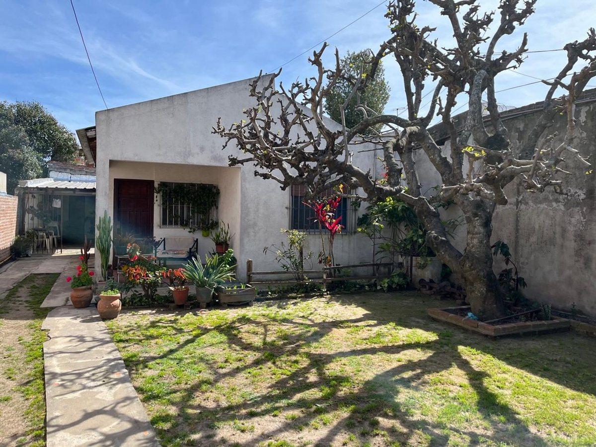 Casa en Alquiler 3 ambientes en Banfield