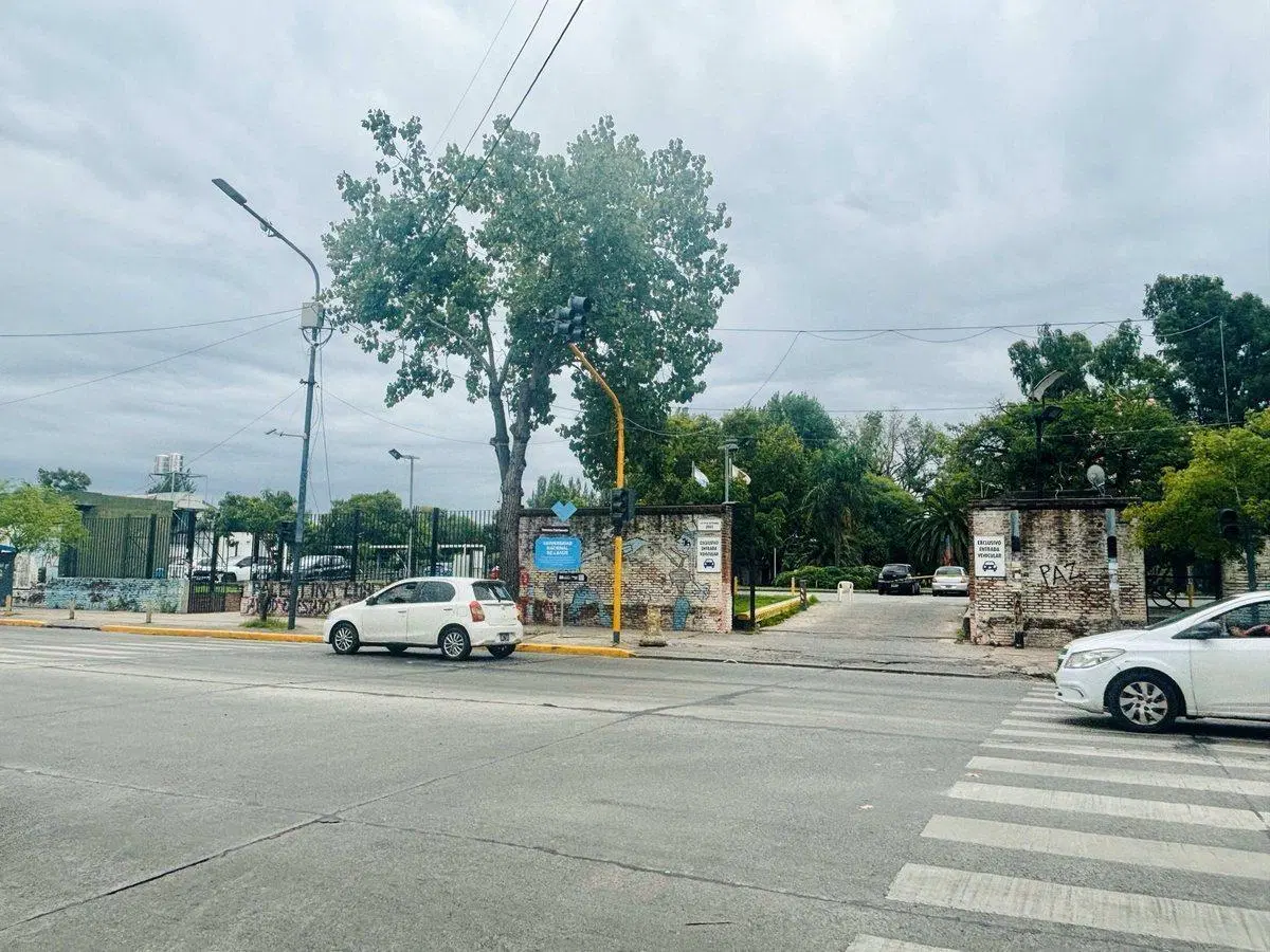 VENTA CASA SOBRE LOTE 182 m2. PERMUTA-FINANCIA 5