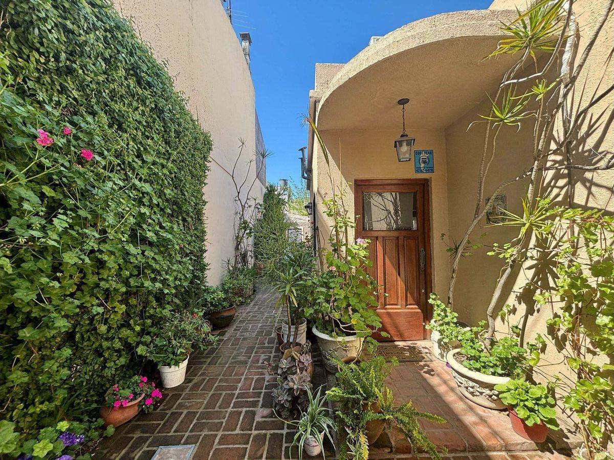 Venta Wilde Casa c/cochera, patio y jardín.PERMUTA