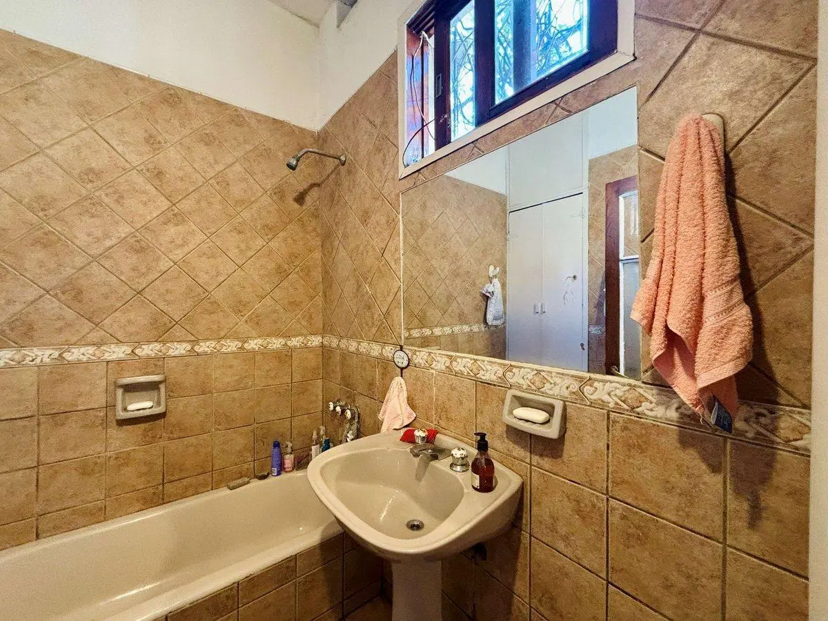 Venta Wilde Casa c/cochera, patio y jardín.PERMUTA 3