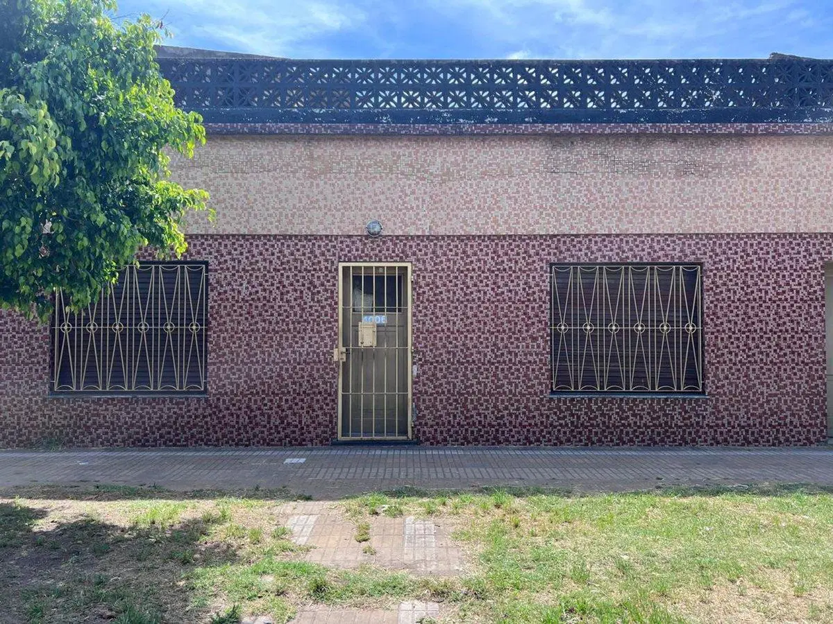 CASA DE 4 AMB EN VENTA EN TEMPERLEY CON 2 LOCALES 3