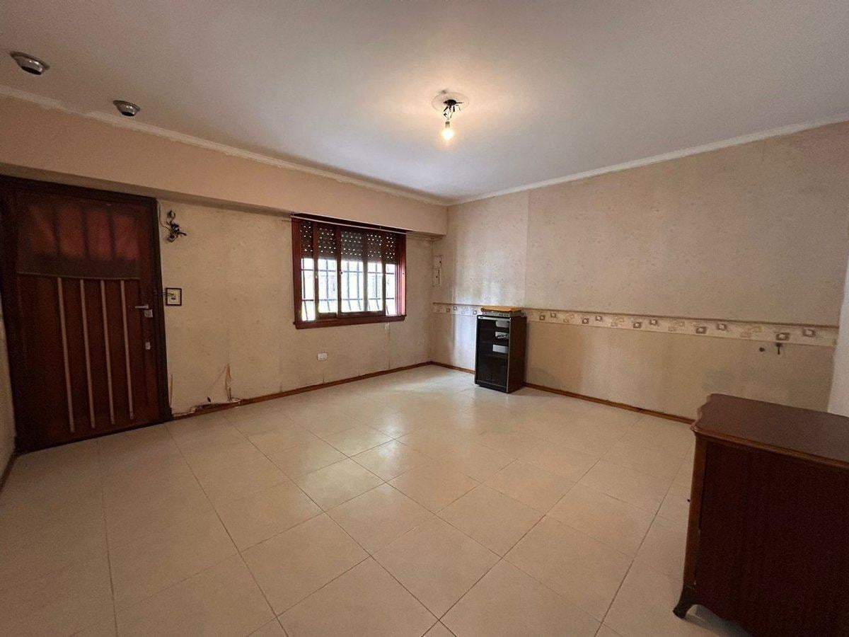 CASA 4 AMB CON COCHERA EN LOMAS DE ZAMORA