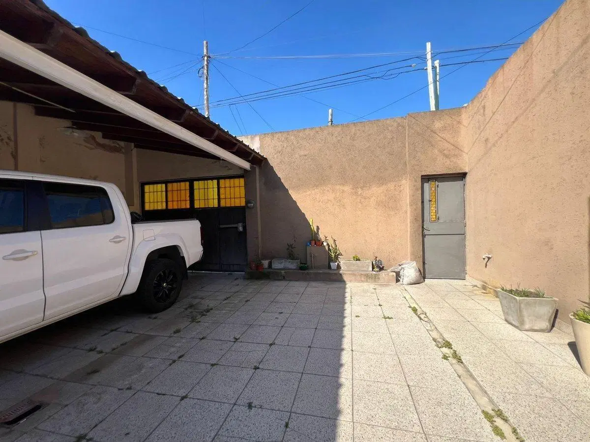 CASA EN VENTA 5 AMB 2