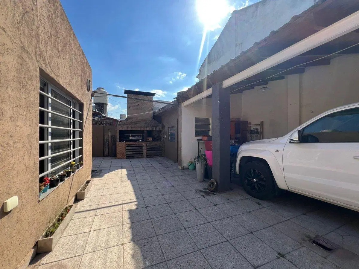 CASA EN VENTA 5 AMB 3