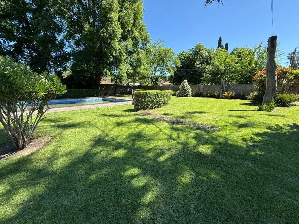 Lote en venta 965 m2 ubicado en Ezeiza c/piscina 5