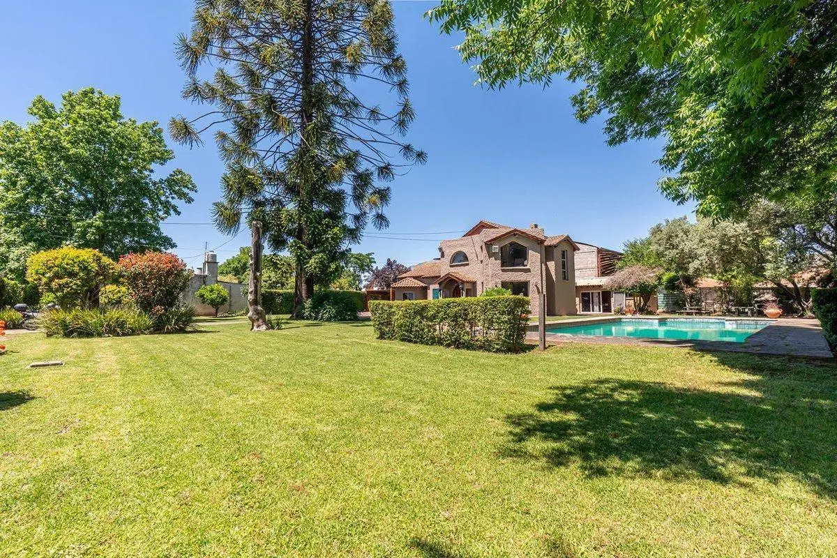 Lote en venta 965 m2 ubicado en Ezeiza c/piscina 4