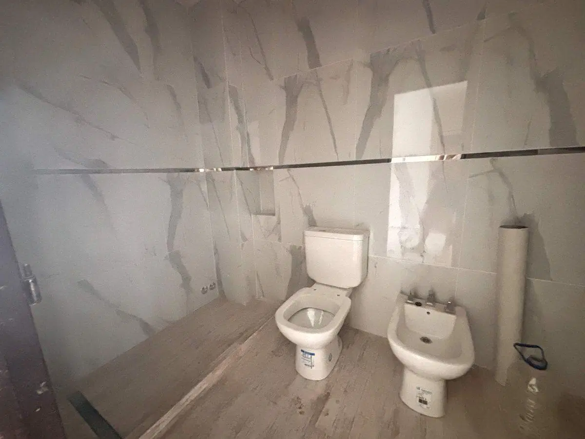 DEPTO 4 AMB NUEVO-BALCON-PARRILLA-125 M2-LANUS O. 5