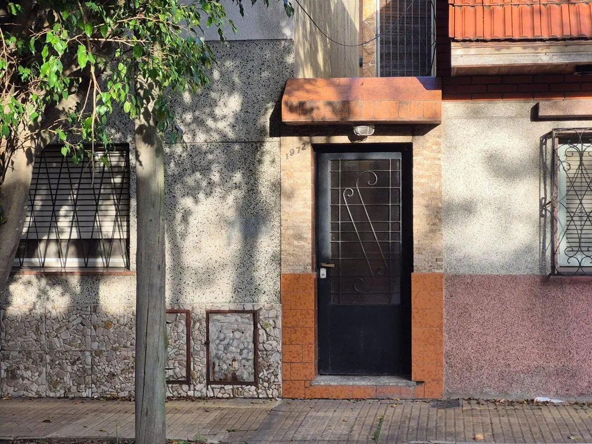 CASA 3 AMB. EN LOTE PROPIO C/ TERRAZA LANUS OESTE. 2