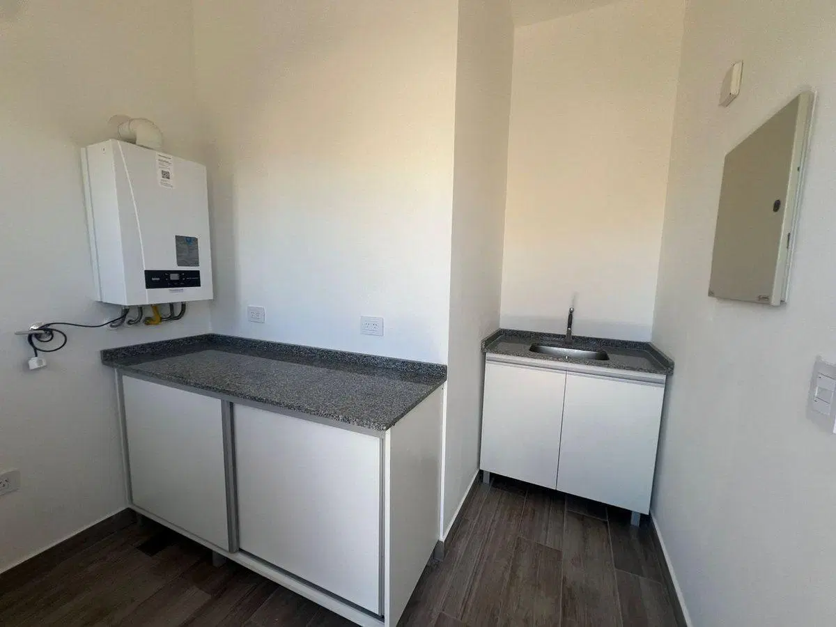 CASA EN VENTA EN CANNING CON COCHERA, PILETA 2