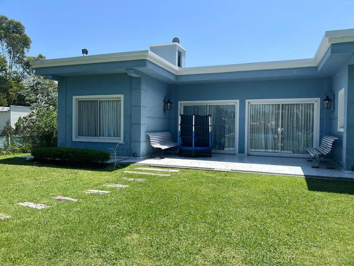 CASA QUINTA EN VENTA CON PARQUE Y PILETA 2