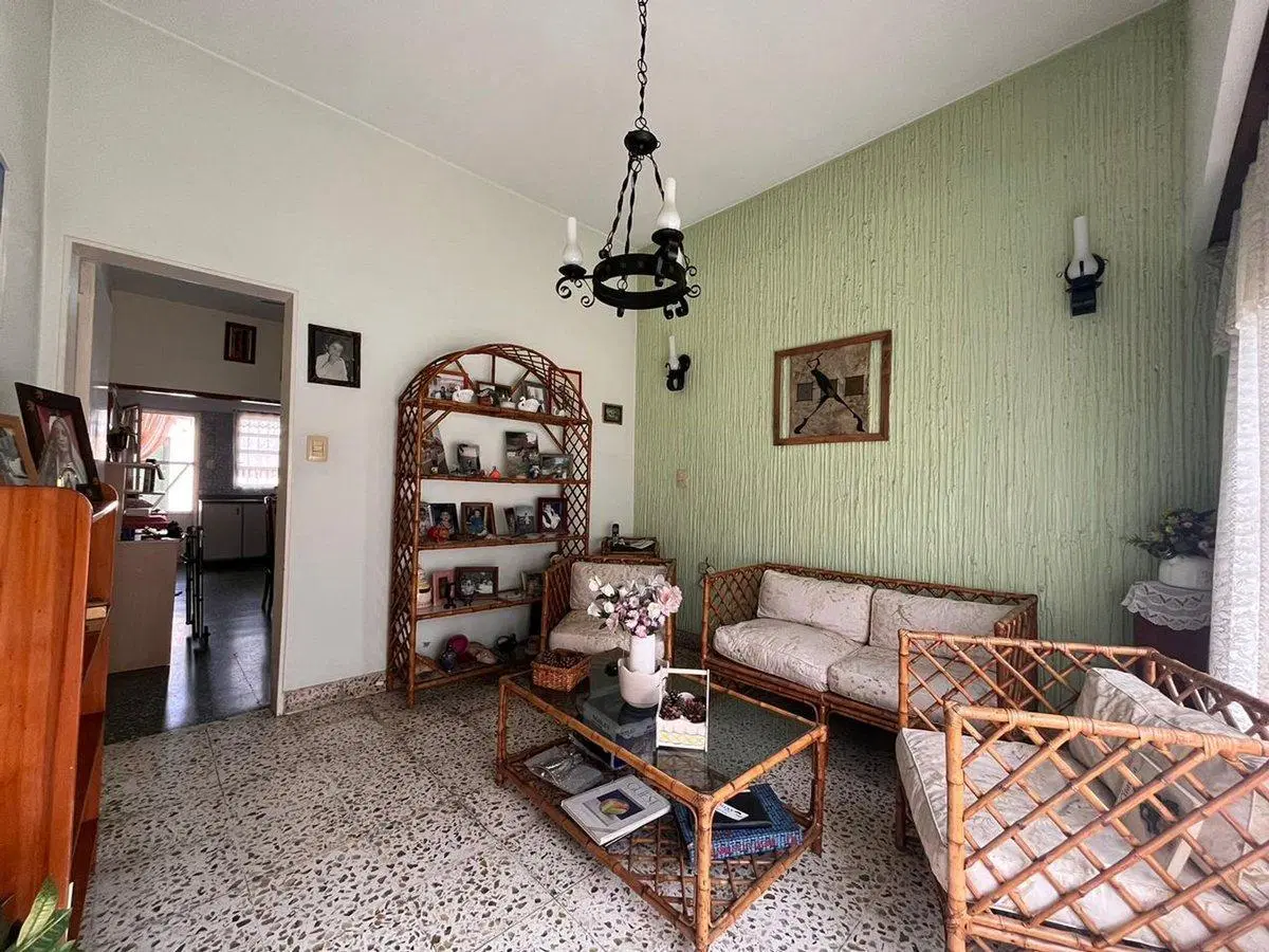 VENTA CASA EN BLOQUE-VALENTIN ALSINA 5