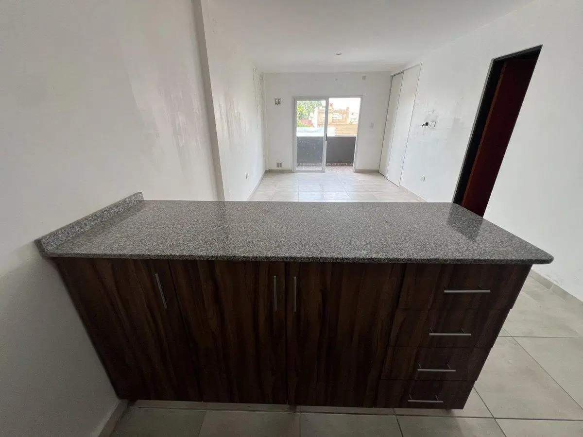 DPTO EN VENTA MONOAMBIENTE CON BALCON LANUS OESTE 5