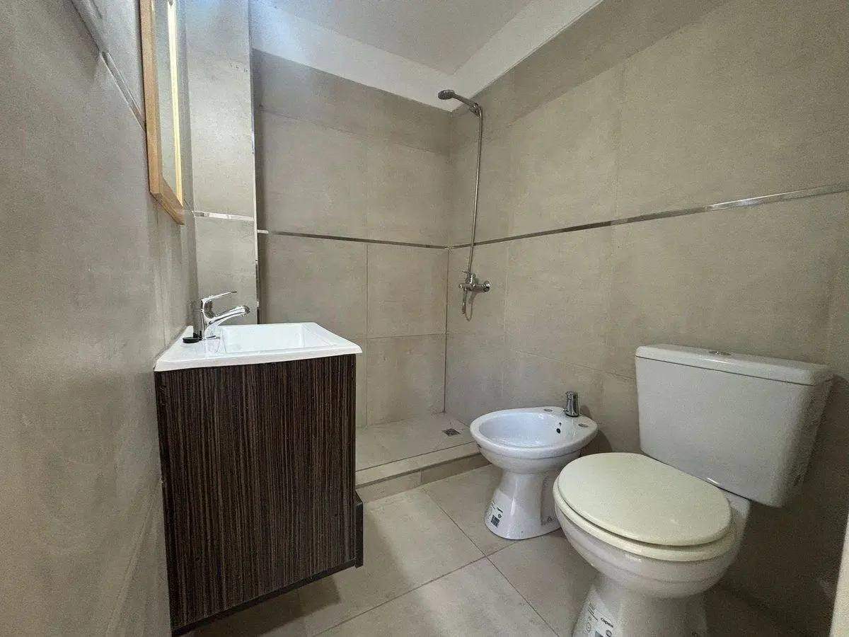 MONOAMBIENTE EN VENTA, LANUSITA, LUMINOSO 2