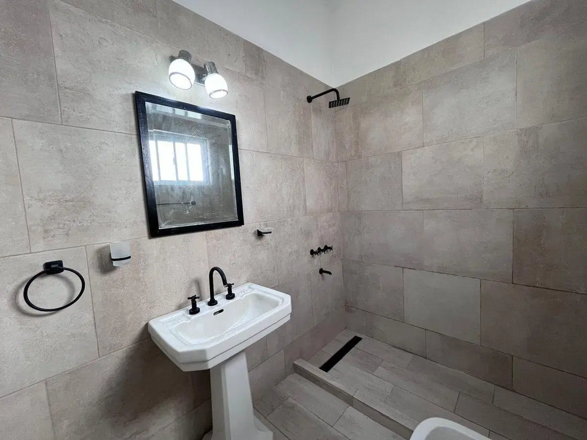 Casa 5 ambientes en venta en Gerli Avellaneda 3