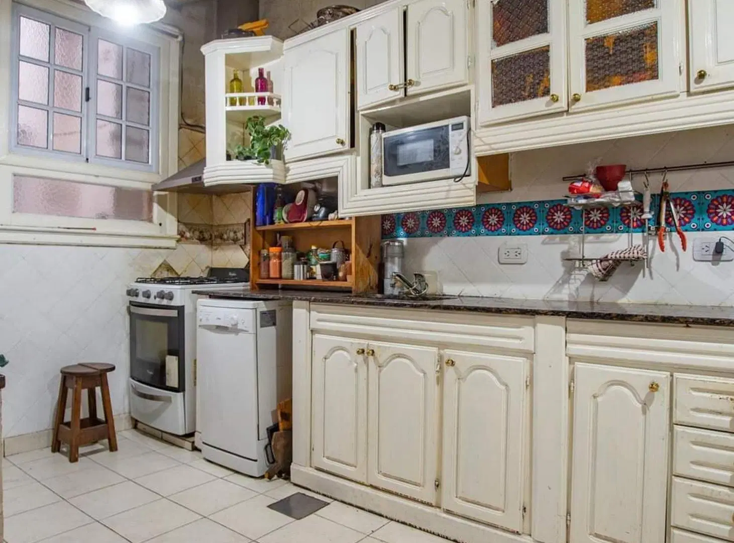 Departamento 5 amb. PB sobre Av. Mitre Avellaneda 2