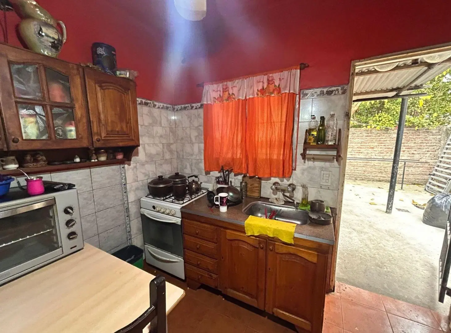 CASA DE 3 AMB EN VENTA EN LOMAS LOCAL Y PATIO 5