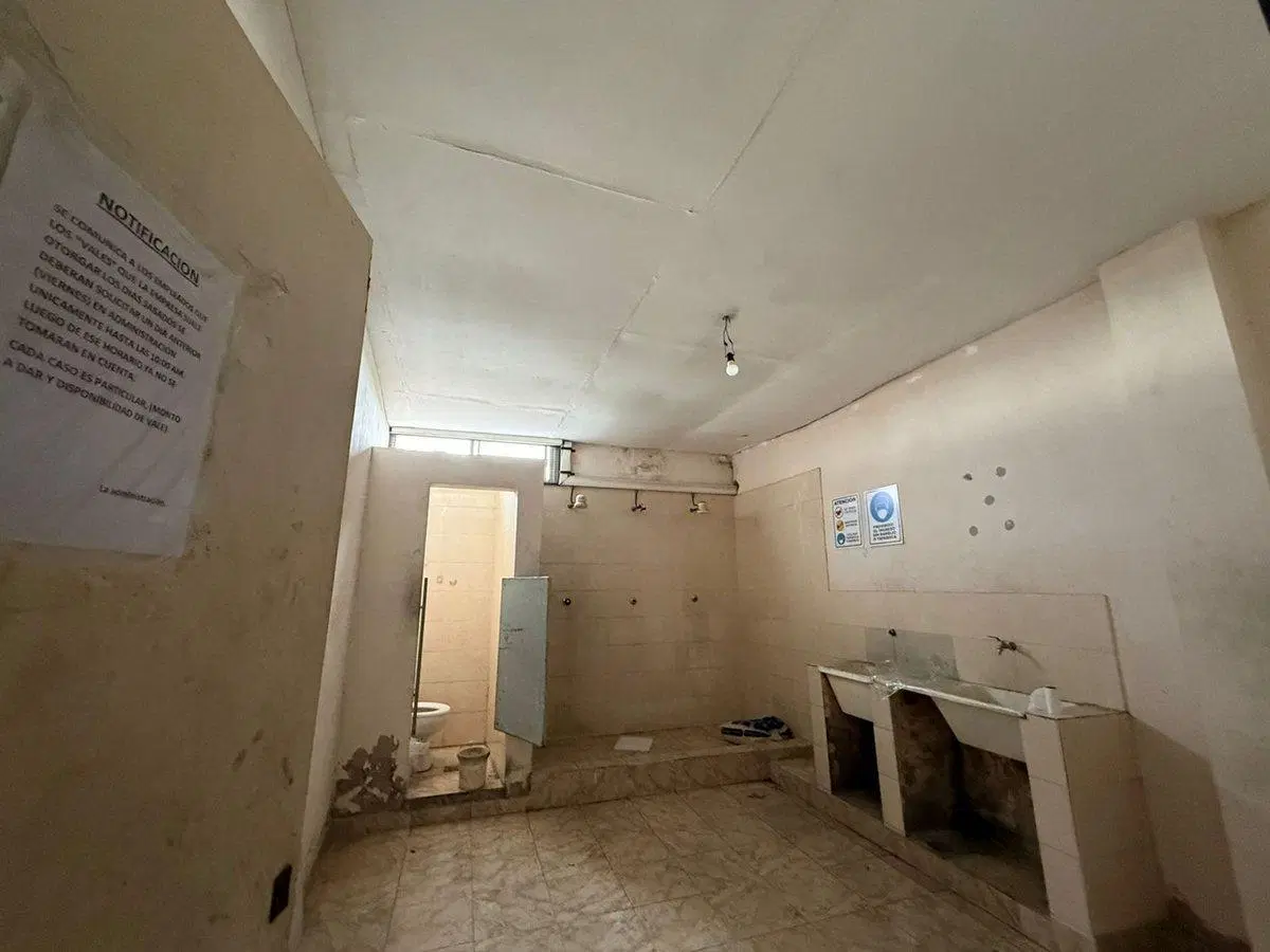 LOCAL / DEPÓSITO EN ALQUILER – 1.200 m² V. ALSINA 5