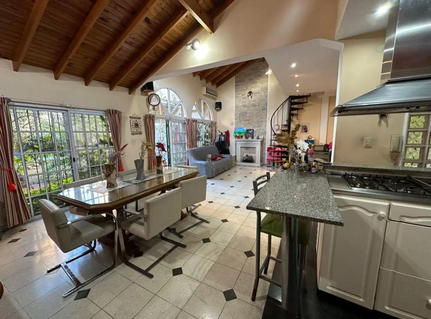 VENTA CASA 3 AMB CON PARQUE - VALENTIN ALSINA 4