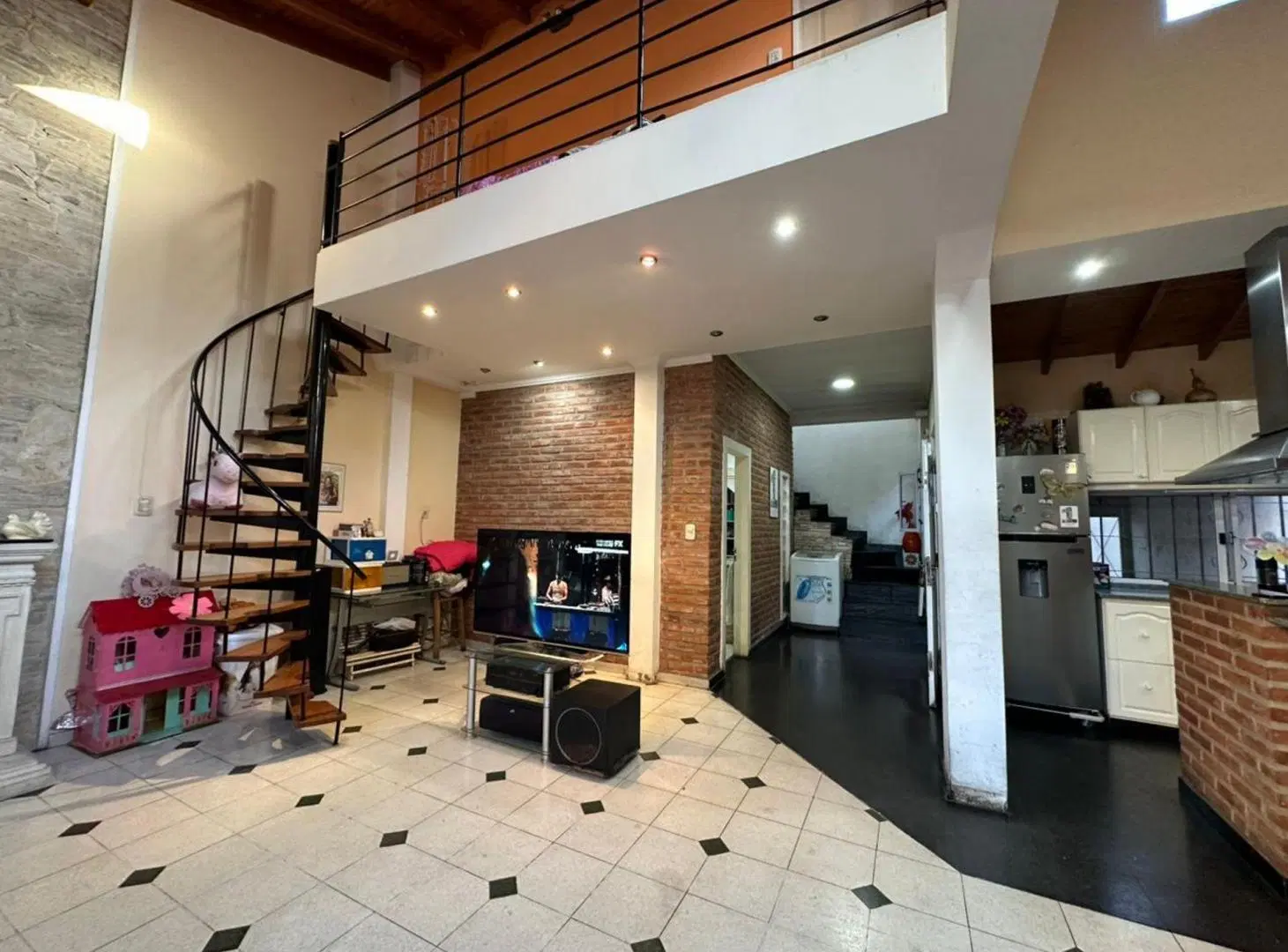 VENTA CASA 3 AMB CON PARQUE - VALENTIN ALSINA 3