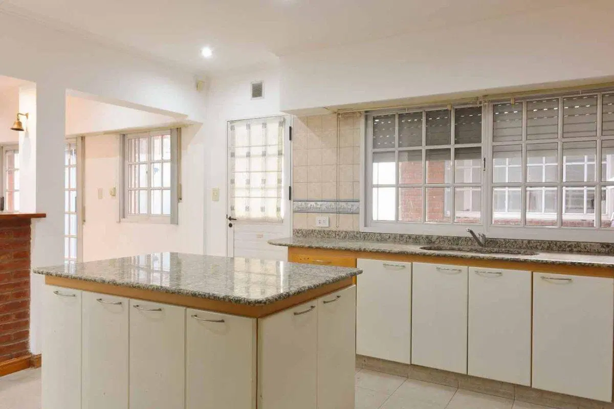 Venta PH tipo casa 4 ambiente Valentín Alsina. 5