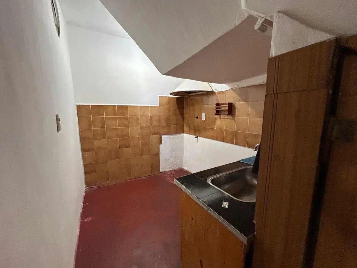 CASA DE 3 AMBIENTES EN GERLI CON GALPON DE 120M2 2
