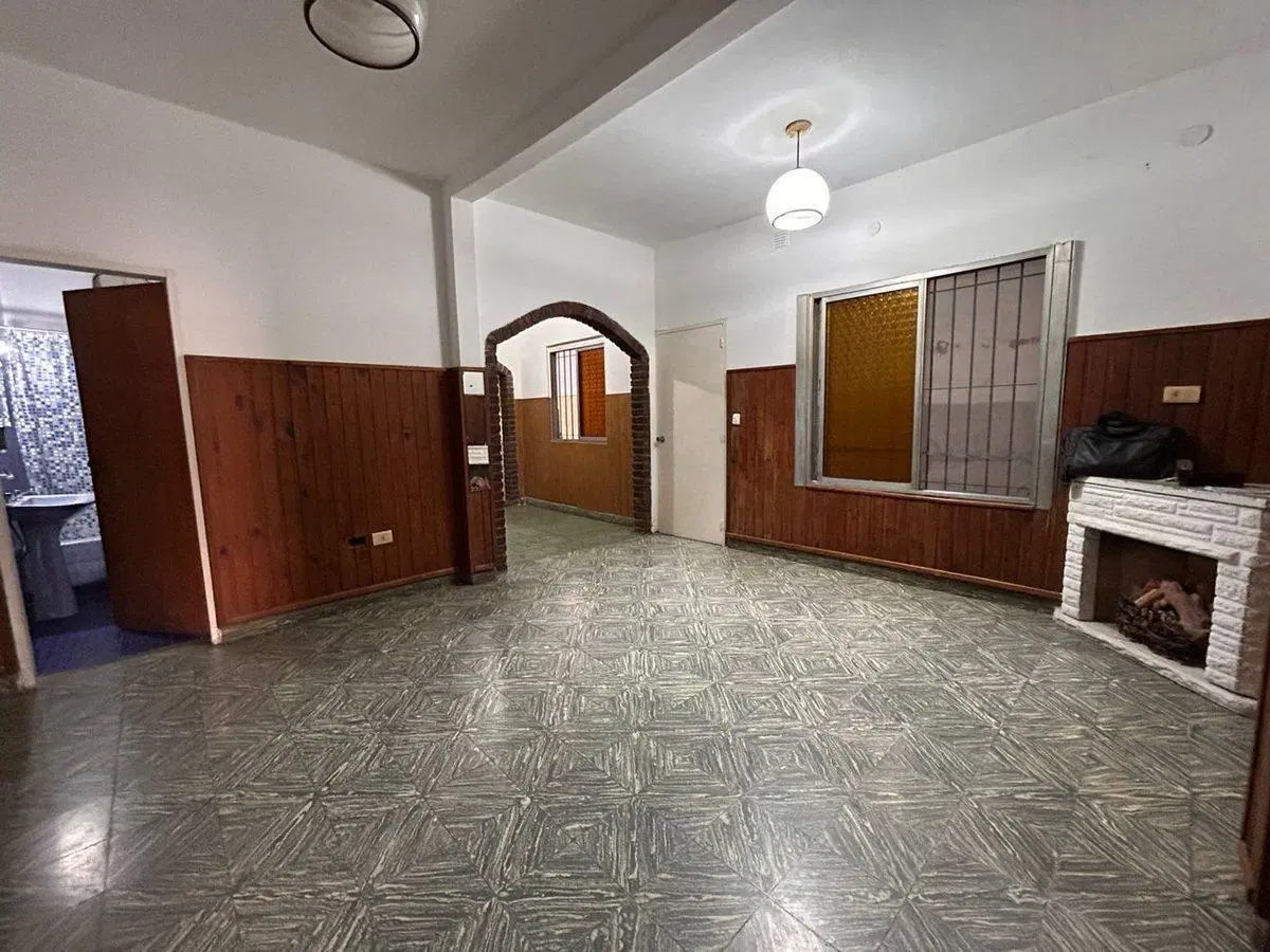 CASA DE 3 AMBIENTES EN GERLI CON GALPON DE 120M2 3