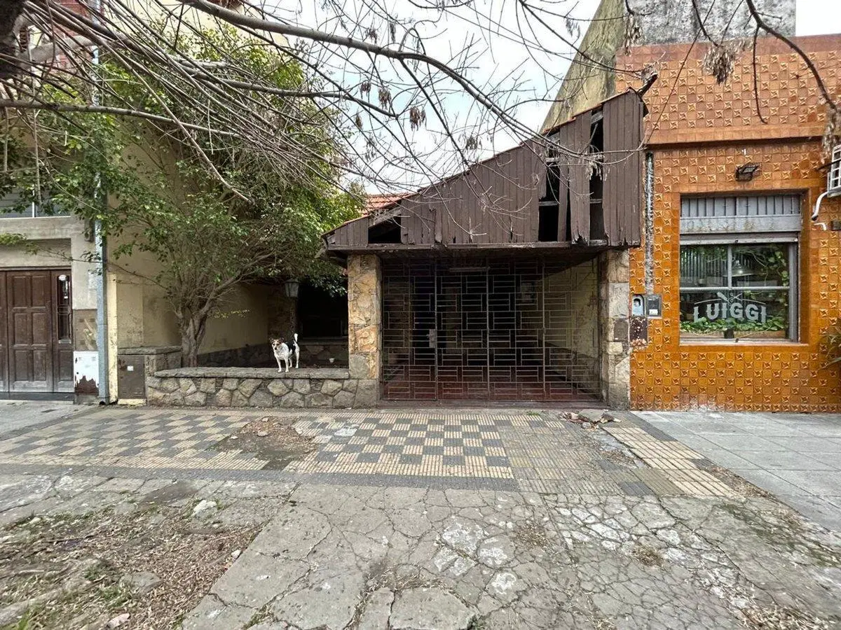 CASA DE 262 M2 EN VENTA EN LANUS A REFACCIONAR 2