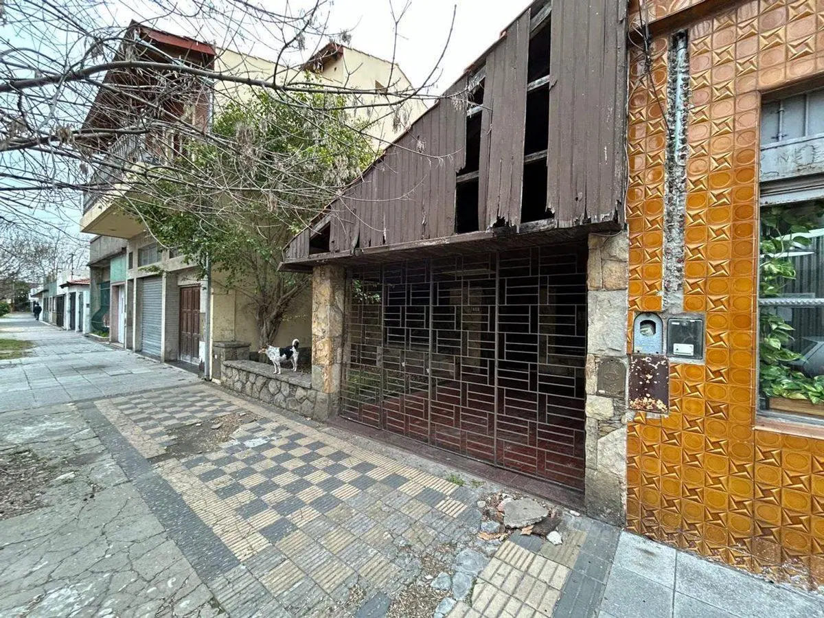 CASA DE 262 M2 EN VENTA EN LANUS A REFACCIONAR 5