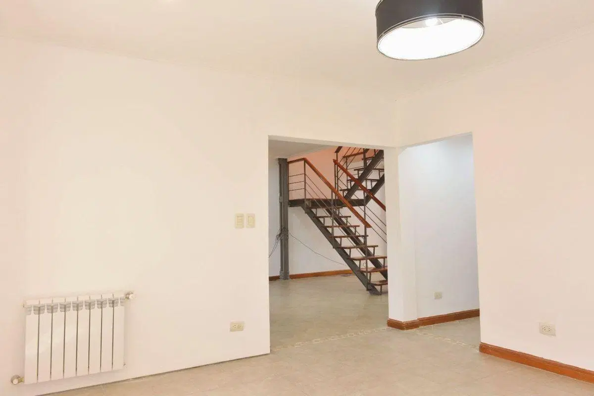 Venta PH tipo casa 4 ambiente Valentín Alsina. 4