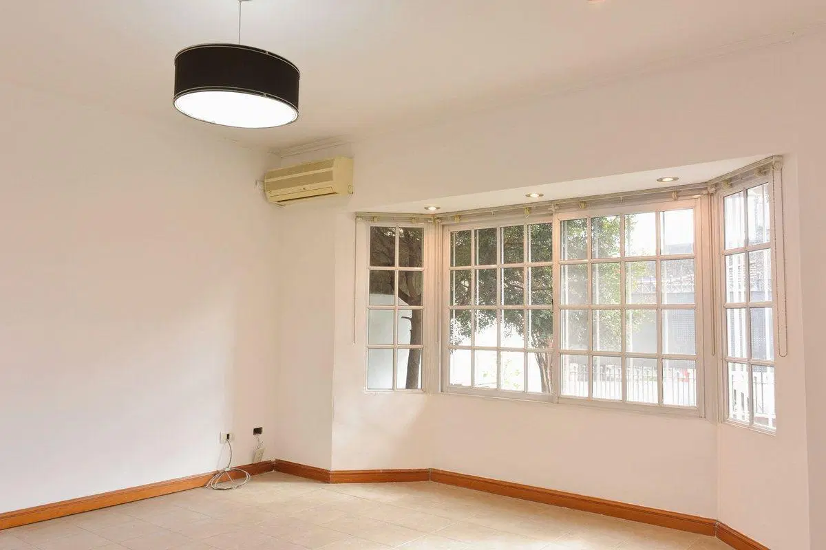Venta PH tipo casa 4 ambiente Valentín Alsina. 3