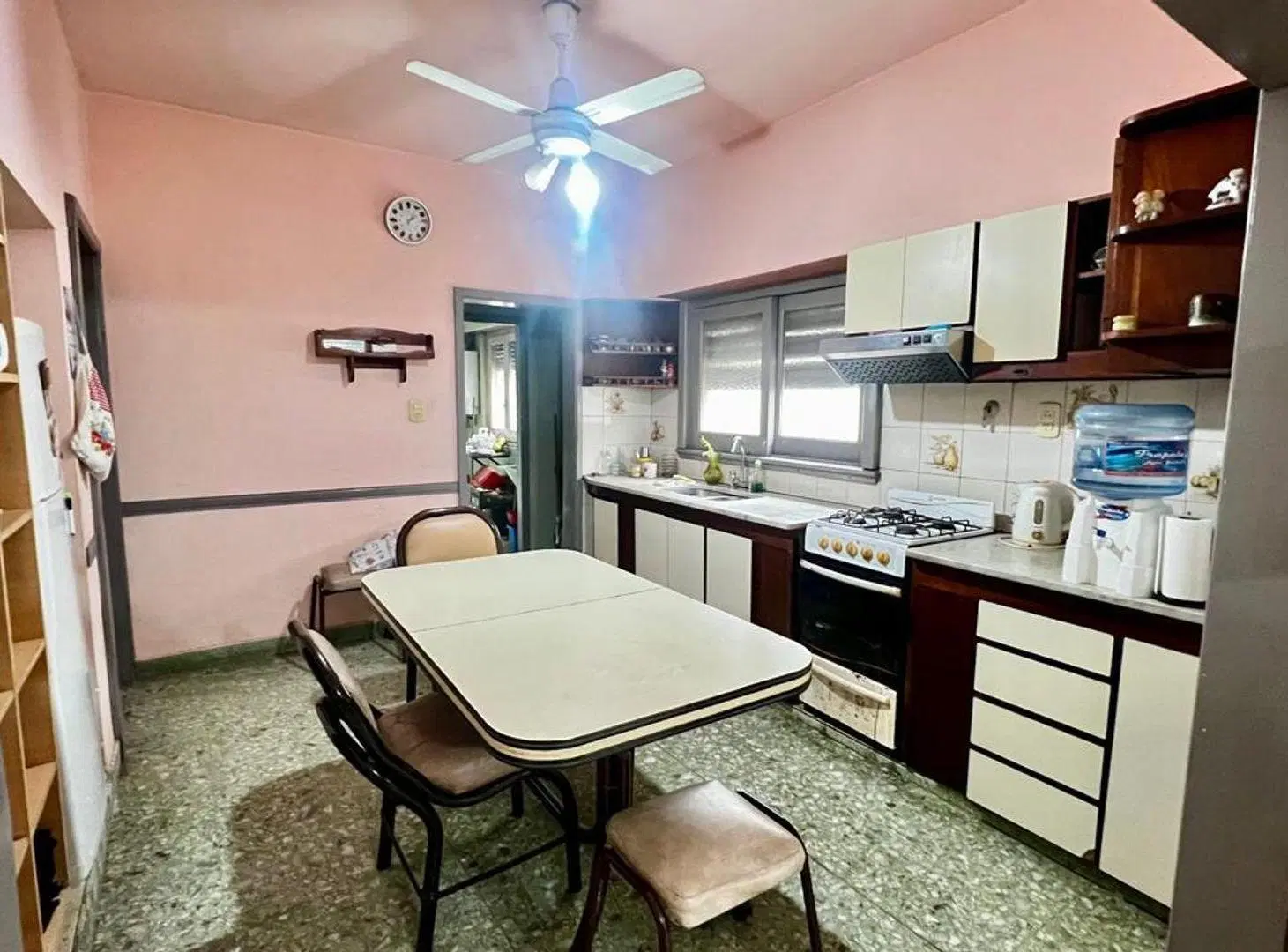 CHALET 5 AMB. EN VENTA-EXCELENTE UBICACION-LANUS O 4